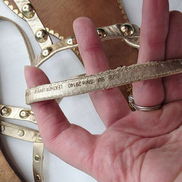 Lilly Pulitzer Gold Leather Studded Open Toe Summer Thong Strappy Sandals Size 9 - Picture 9 of 10